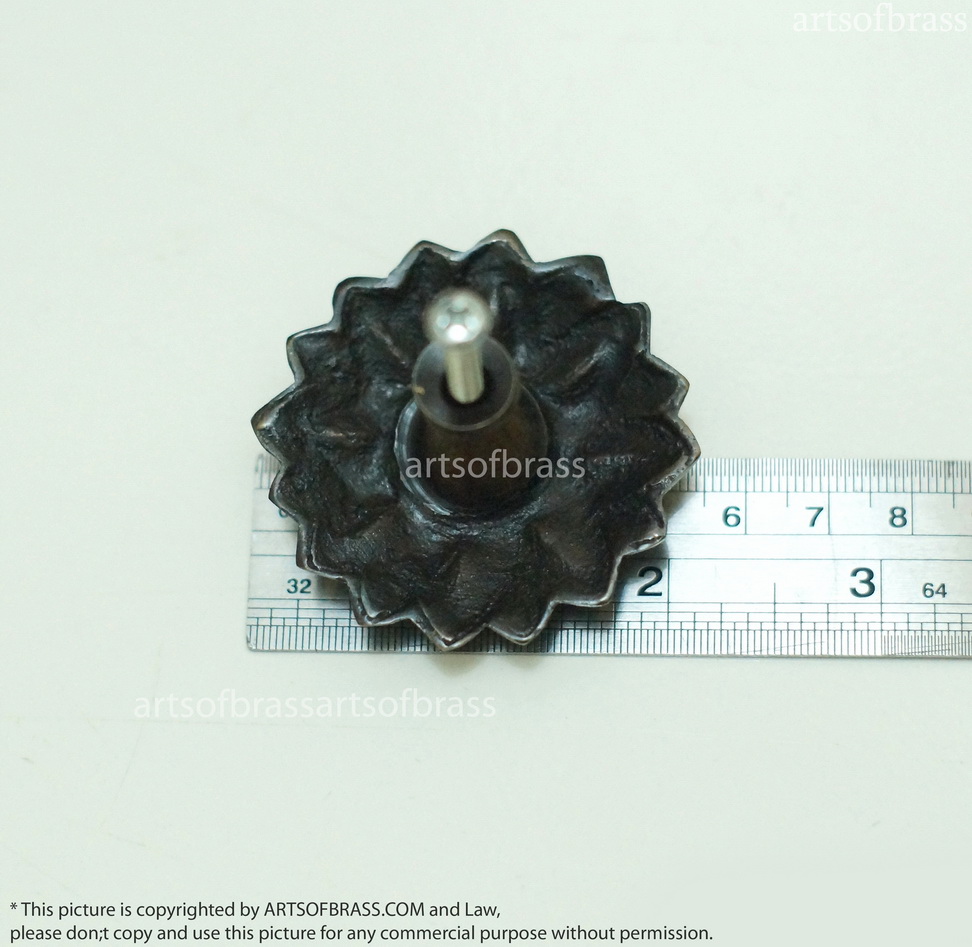 2.16" Diameter Set of 2 pcs Vintage Big Solid Brass Knob crochet Daisy Flower Detailed Pull Cabinet Brass Knob Drawer Pulls N227 7 2.16" Diameter Set of 2 pcs Vintage Big Solid Brass Knob crochet Daisy Flower Detailed Pull Cabinet Brass Knob Drawer Pulls N227 - Image 5