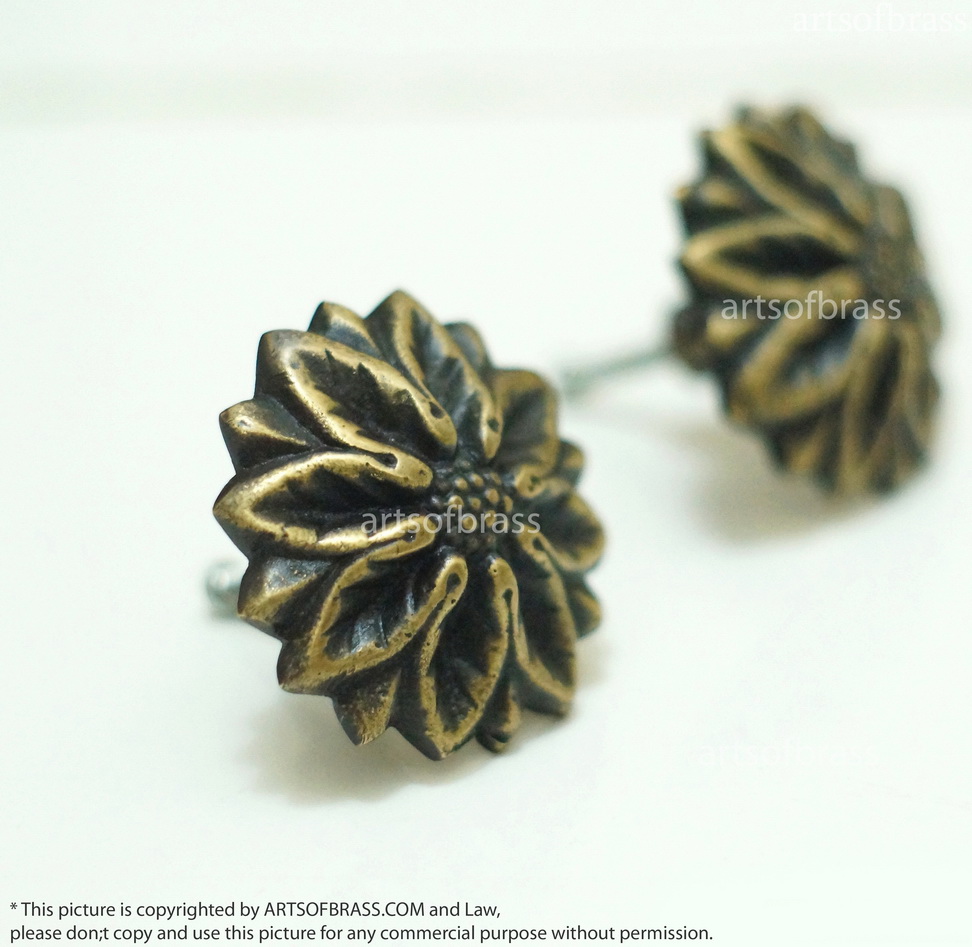 2.16" Diameter Set of 2 pcs Vintage Big Solid Brass Knob crochet Daisy Flower Detailed Pull Cabinet Brass Knob Drawer Pulls N227 4 2.16" Diameter Set of 2 pcs Vintage Big Solid Brass Knob crochet Daisy Flower Detailed Pull Cabinet Brass Knob Drawer Pulls N227 - Image 2