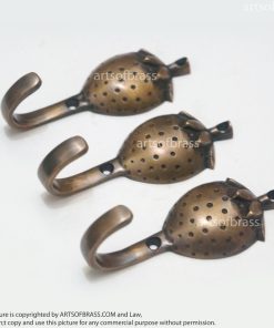 3.30" 3 pcs Vintage Hook Strawberry Fruit Garden Brass Wall HOOK Hanger 11 DSC1253 resize 1