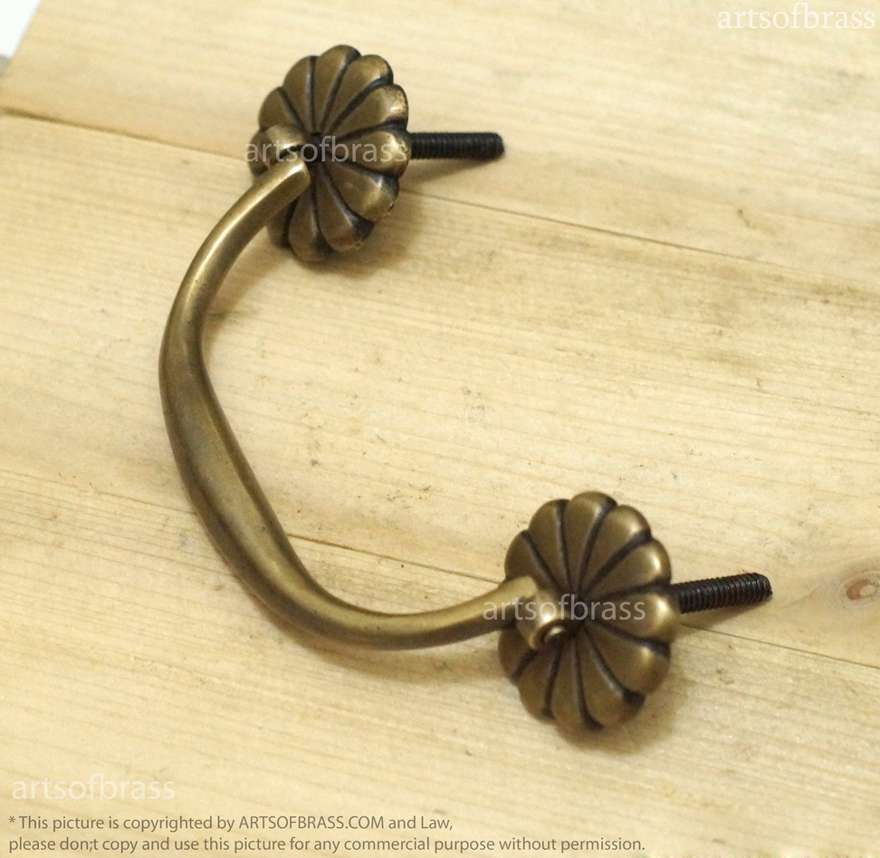 Elegant Brass Cabinet Knob and Bail Handle Set – Classic Rosette Drawer Pull - 5.51" in 11 Elegant Brass Cabinet Knob and Bail Handle Set – Classic Rosette Drawer Pull - 5.51" in - Image 9