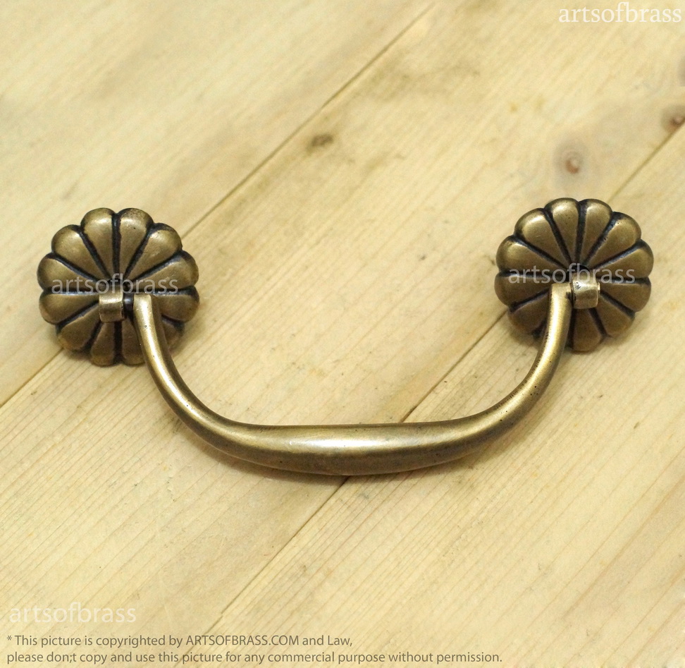 Elegant Brass Cabinet Knob and Bail Handle Set – Classic Rosette Drawer Pull - 5.51" in 9 Elegant Brass Cabinet Knob and Bail Handle Set – Classic Rosette Drawer Pull - 5.51" in - Image 7