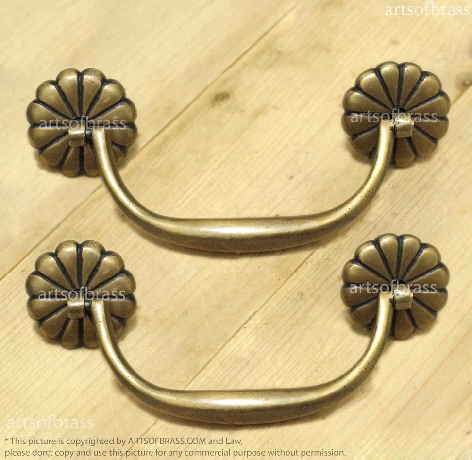 Elegant Brass Cabinet Knob and Bail Handle Set – Classic Rosette Drawer Pull - 5.51" in 6 Elegant Brass Cabinet Knob and Bail Handle Set – Classic Rosette Drawer Pull - 5.51" in - Image 4