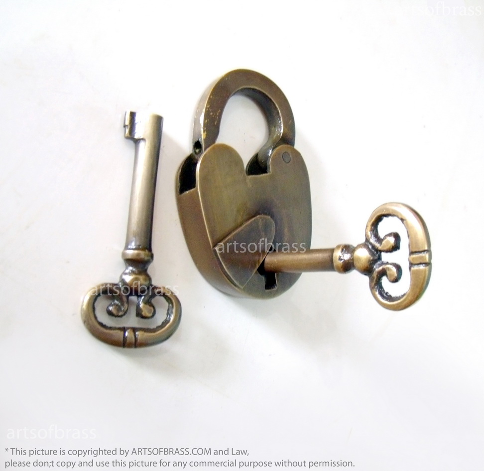 Vintage Solid Brass Old PADLOCK with SKELETON Keys working padlock 10 Vintage Solid Brass Old PADLOCK with SKELETON Keys working padlock - Image 8